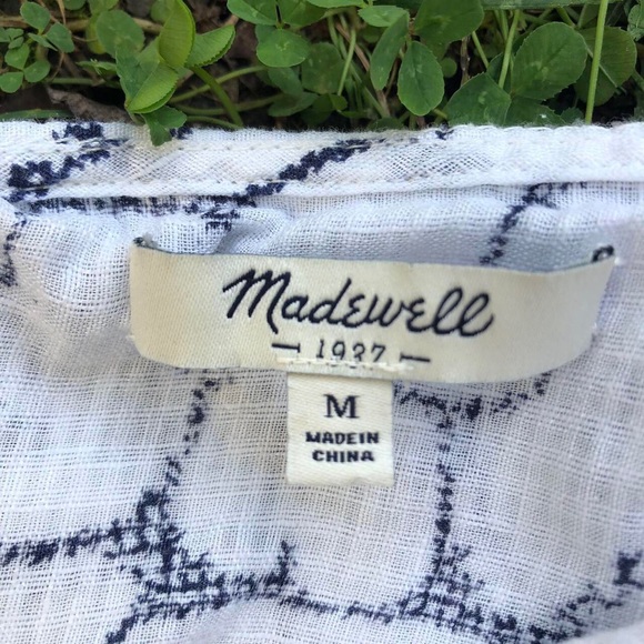 Madewell linen top with sweet scalloped slit back. Sz M. - Picture 3 of 4
